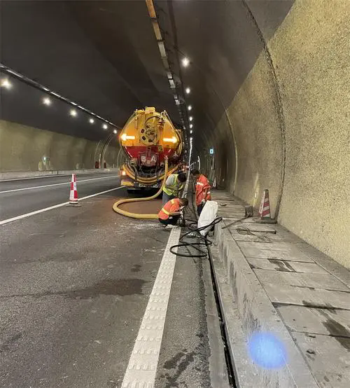 息县隧道排水渠清淤